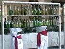 Tocando las botellas